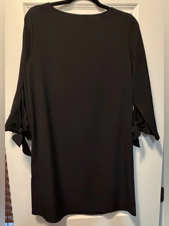 Black dress - Picture 2 of 4